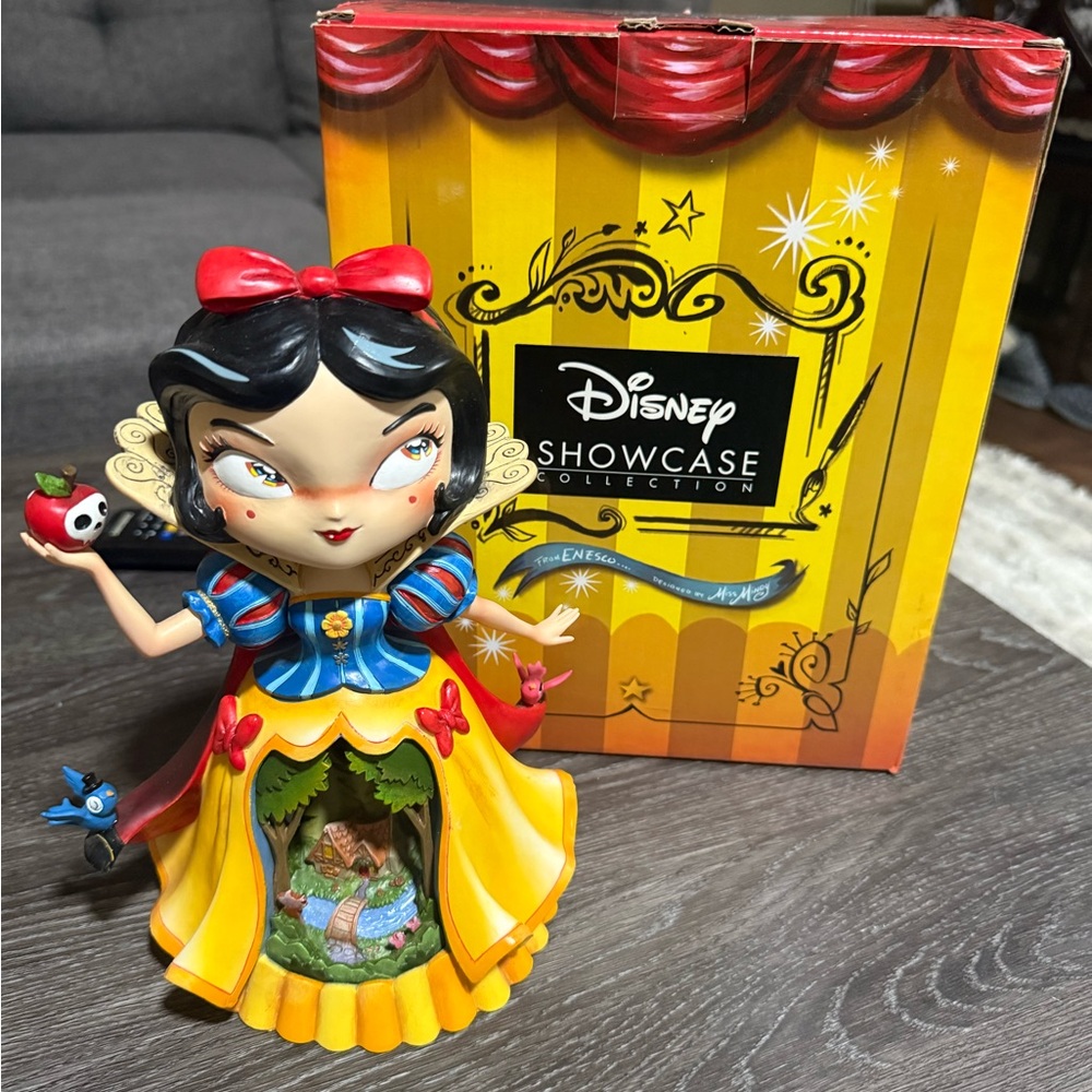 Disney Showcase Snow White Doll with Red and Blue Outfit